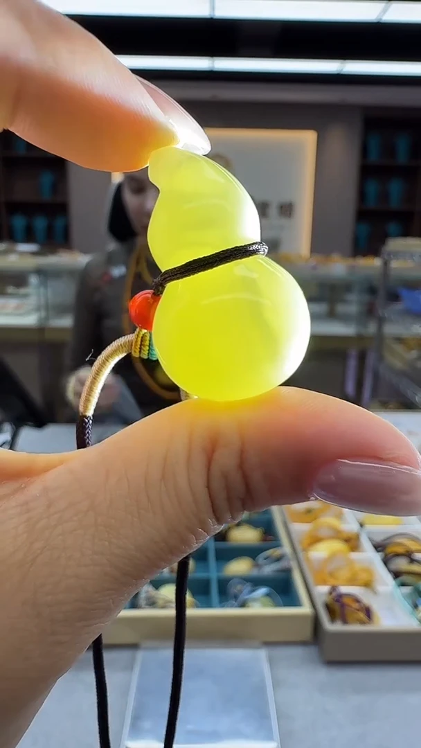 琥珀颈饰未镶嵌82秒拍号 假一罚三