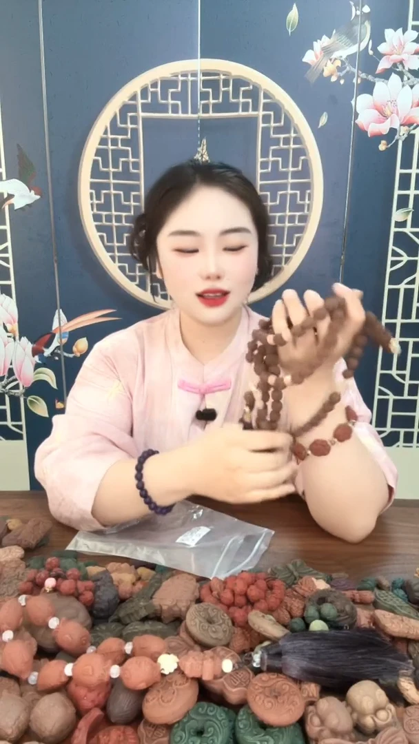 泥塑瑕疵红麝福禄球斜挎