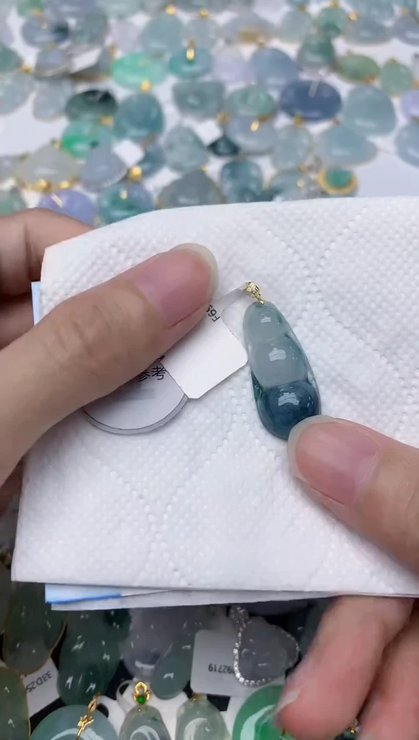 颈饰18K金镶嵌翡翠天然A货翡翠