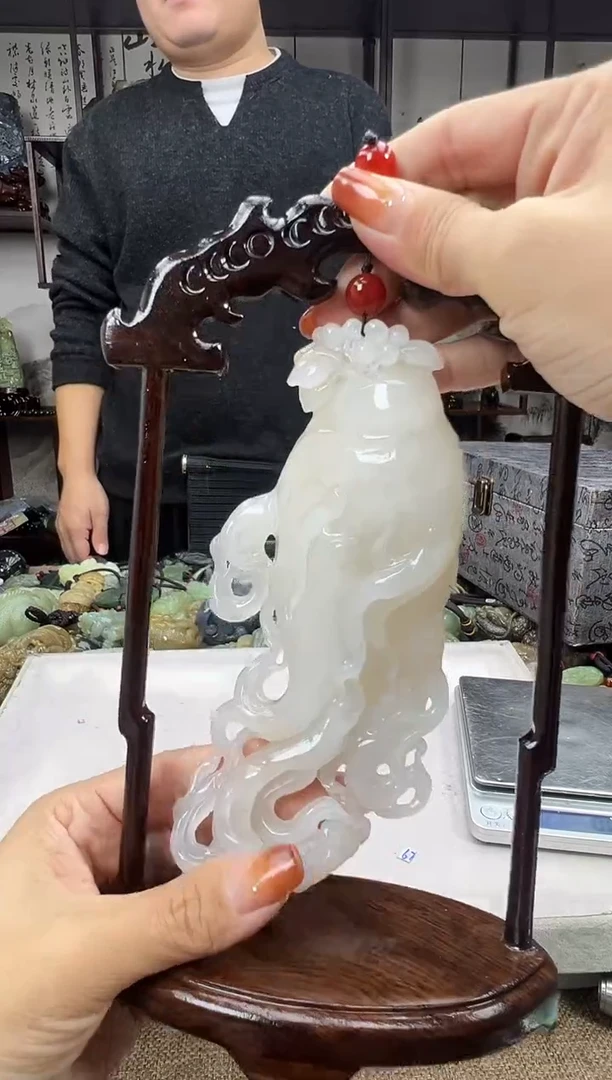 未镶嵌和田玉摆件最****人1