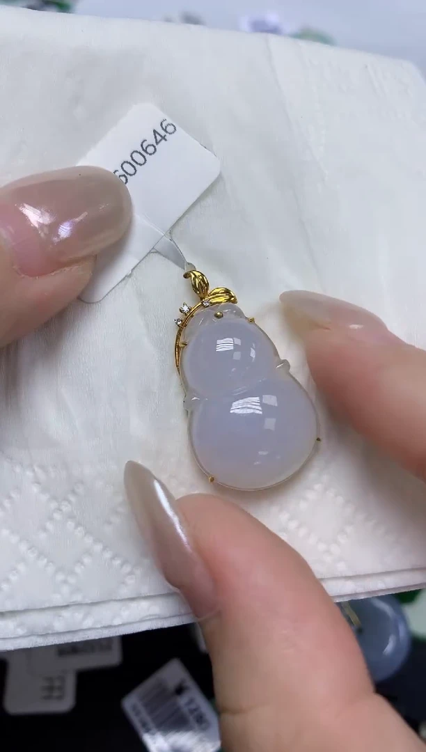 翡翠18K金镶嵌颈饰天然缅甸翡翠A货