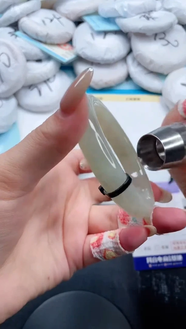 和田玉手镯未镶嵌13V95-56