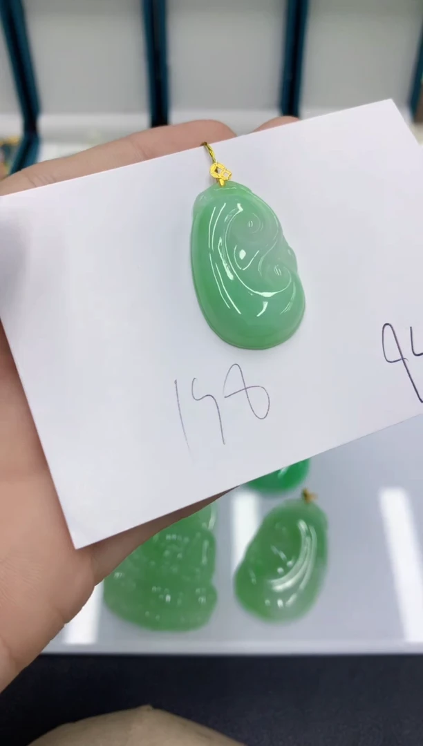 颈饰18K金镶嵌翡翠翡翠