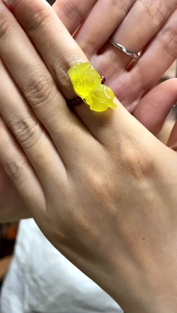 岫玉未镶嵌戒指多样性发货发其中之一