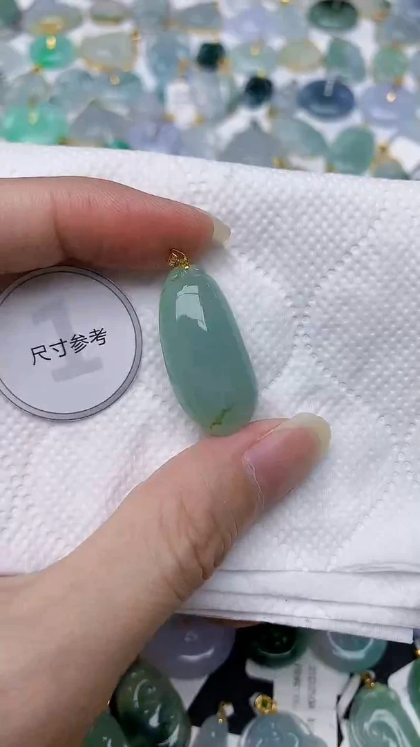 颈饰18K金镶嵌翡翠天然A货翡翠