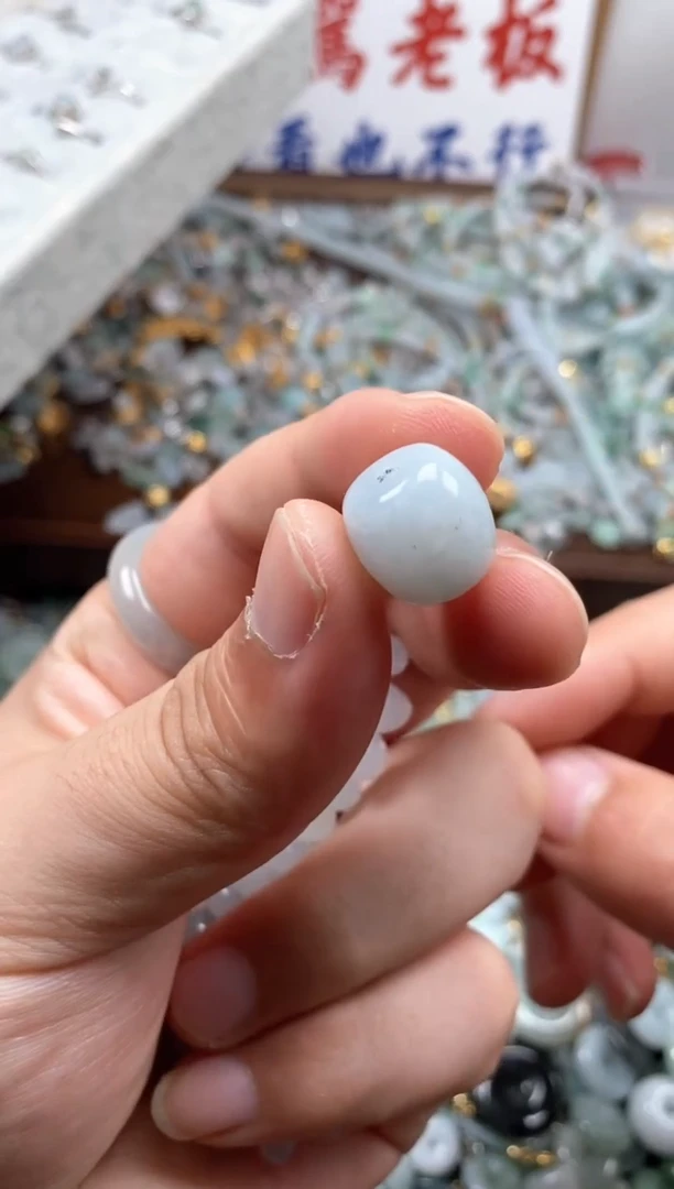 【闪购商品】翡翠颈饰未镶嵌哥哥