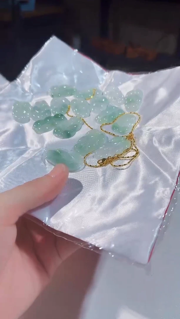 翡翠未镶嵌吊坠(赠链)天然A货翡翠a货吊坠多样性发货9002