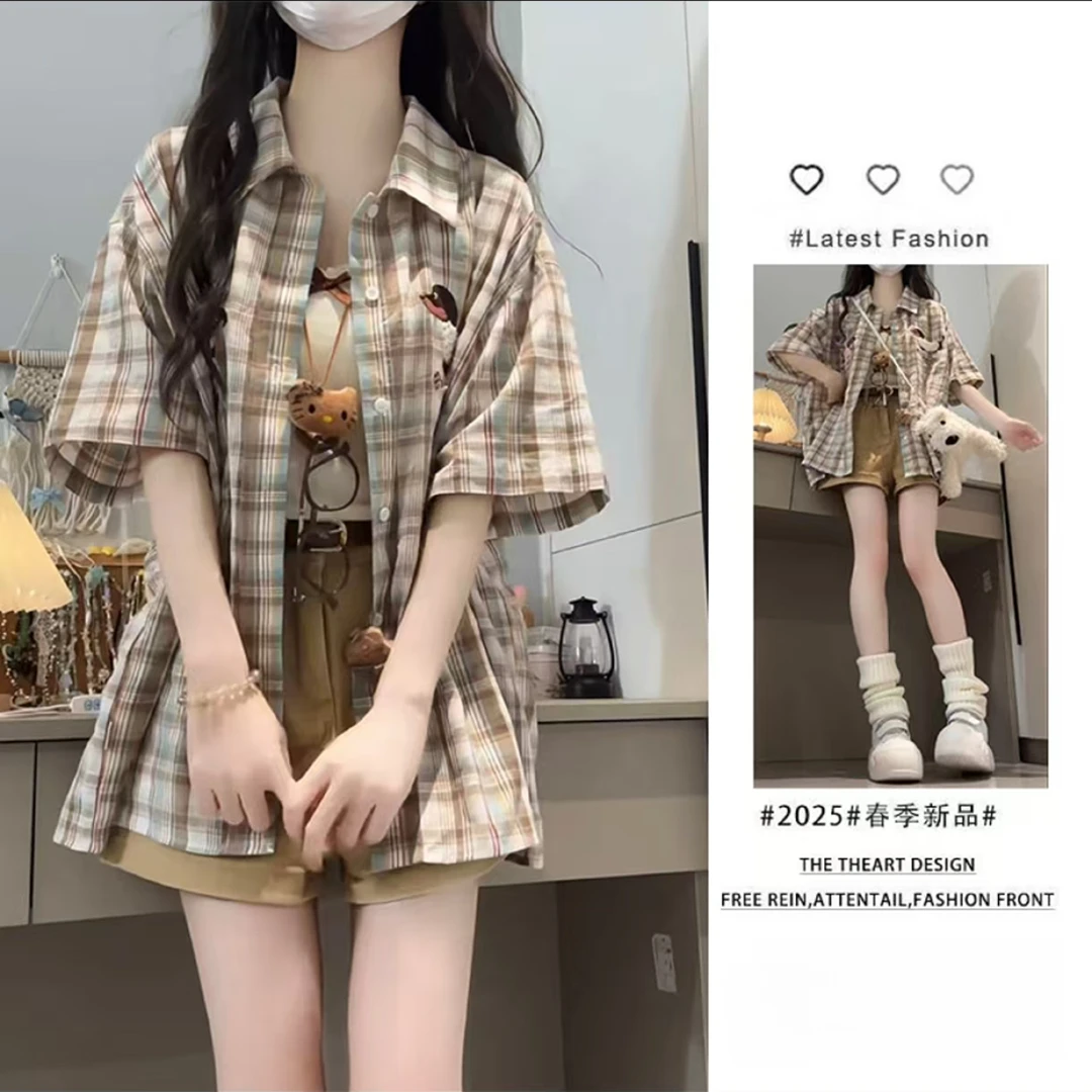 今年流行漂亮套装2025新款女短袖格纹衬衫背心内搭显瘦短裤三件套
