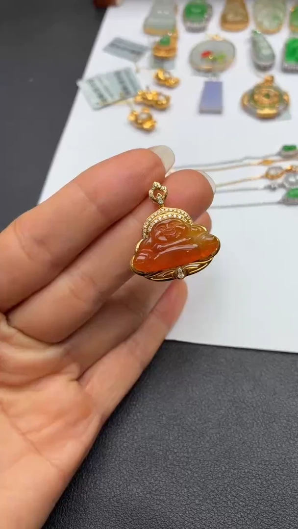 颈饰18K金镶嵌翡翠天然翡翠A货