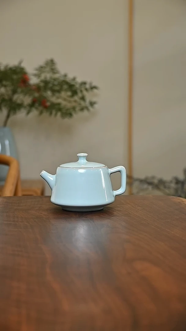 井栏壶 天青 微瑕 朱法喜款