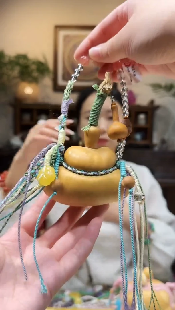 蜜蜡颈饰未镶嵌葫芦挂件
