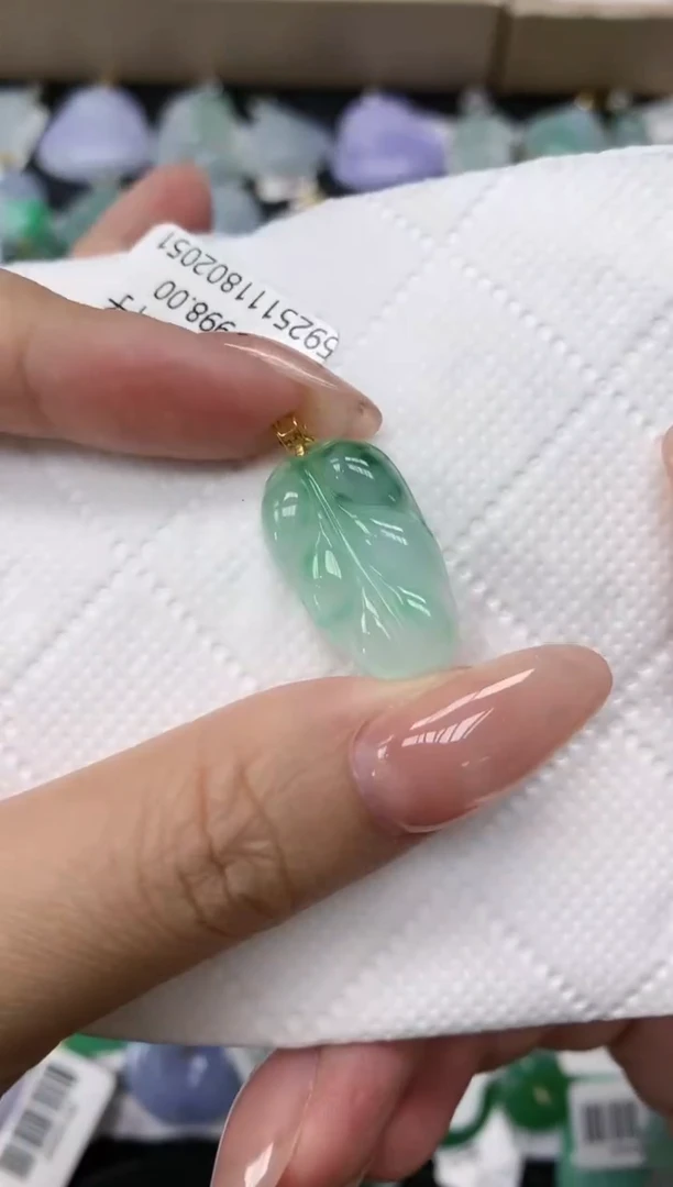 颈饰18K金镶嵌翡翠11111111111