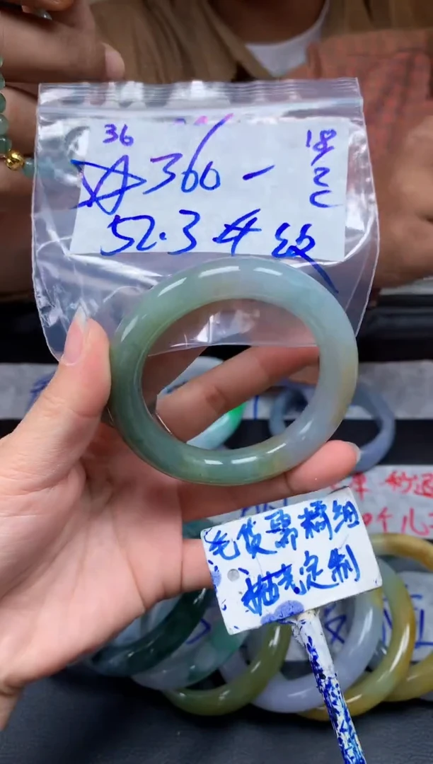 【闪购商品】定制翡翠未镶嵌36毛货需精细抛光手镯多样性拍一发一