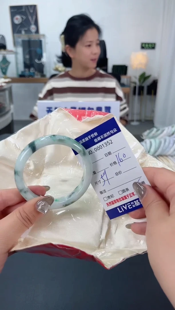【闪购商品】翡翠手镯未镶嵌天然翡翠A货