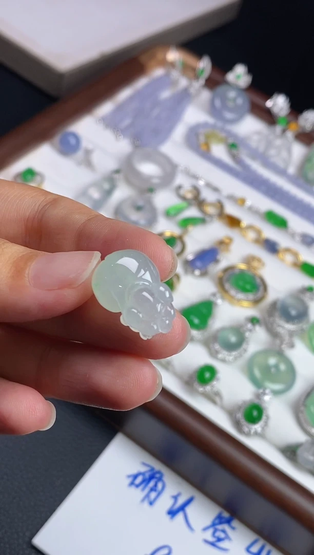 翡翠未镶嵌吊坠(不含链)1