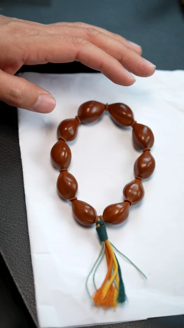 手串/手链橄榄核精抛三花鸡血红手串