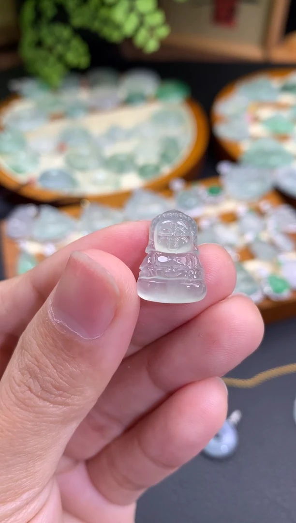 【闪购商品】翡翠颈饰未镶嵌小宝宝佛一刀切