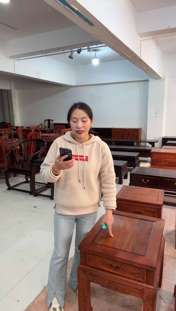 花梨木类家具缅花角几