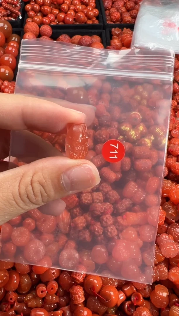 南红玛瑙未镶嵌颈饰1