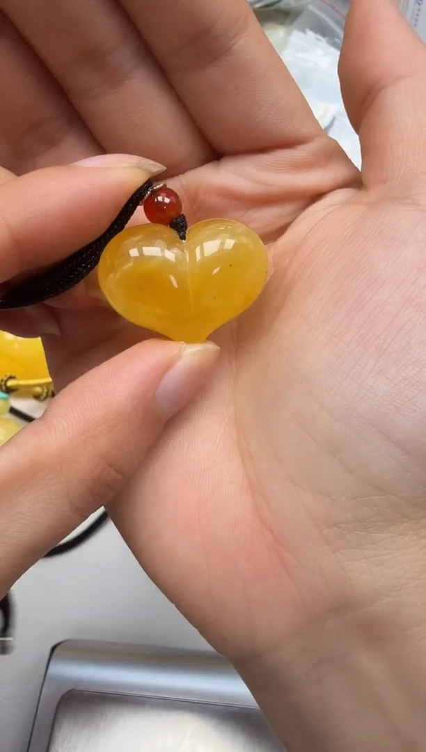 裸石琥珀未镶嵌如图