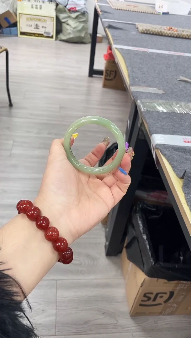 未镶嵌绿密玉镯子密玉（石英质玉）田*田玲59