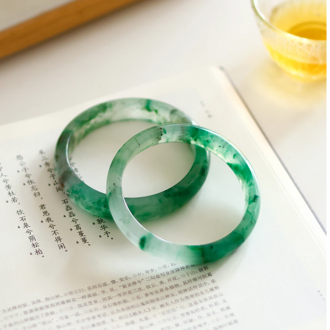 定制非洲翠石英质玉玉镯独龙玉飘花手镯拍一发一多样性的发货