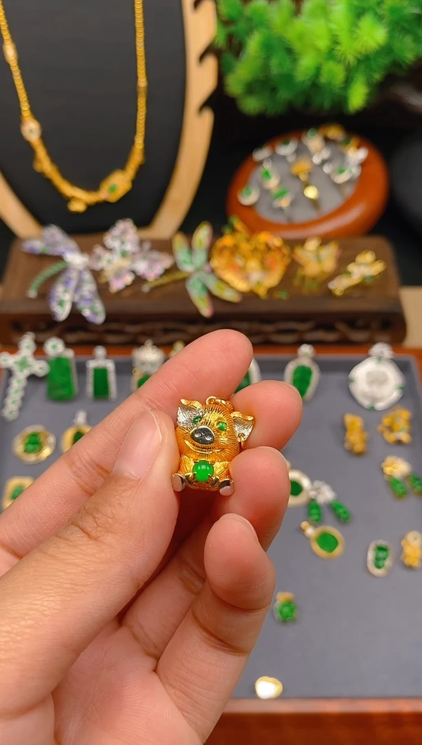 【闪购商品】翡翠吊坠(不含链)银S925镶嵌小猪猪