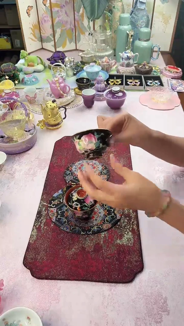 125灵玺贡坊 黑底寿桃杯