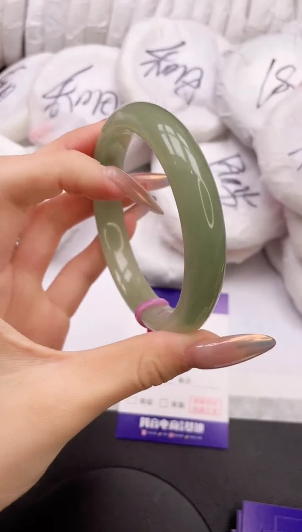 【闪购商品】石英质玉手镯未镶嵌26K58-62