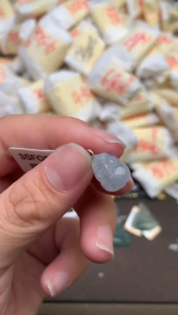 翡翠挂件未镶嵌—