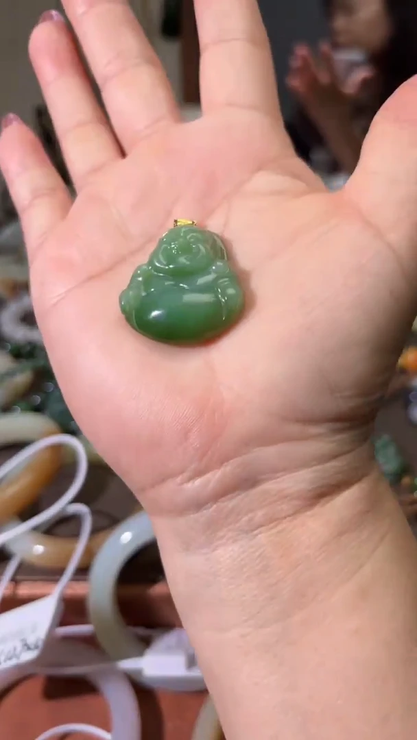 颈饰18K金镶嵌和田玉（碧玉）1