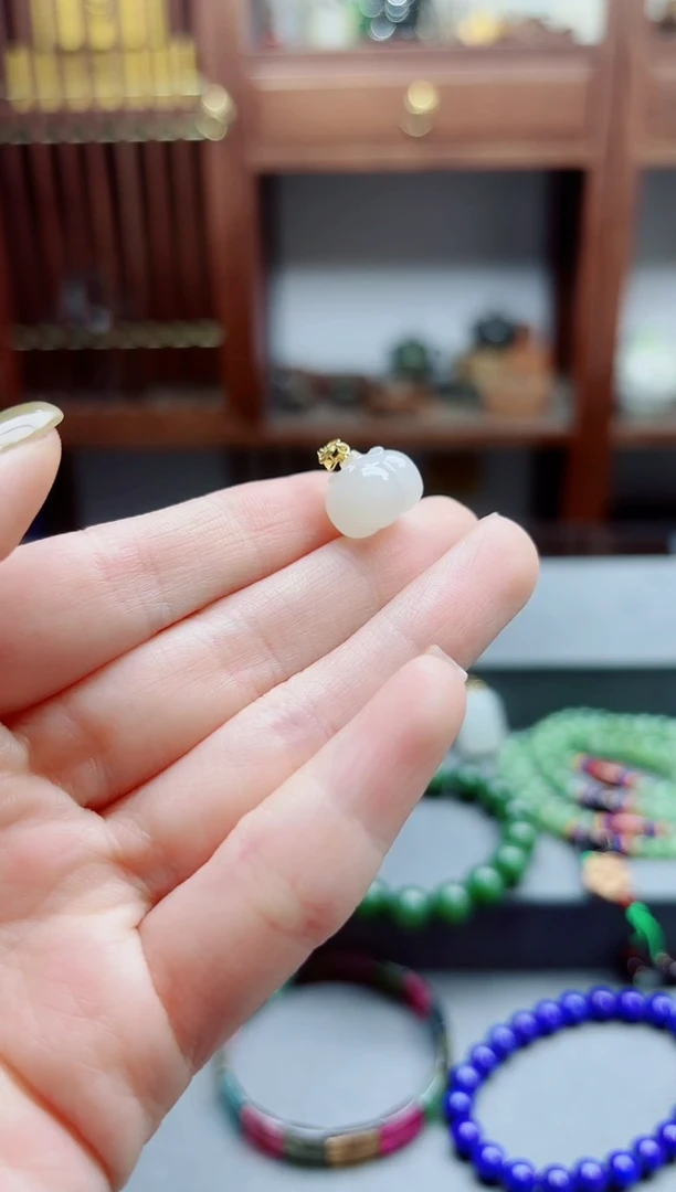 和田玉18K金镶嵌颈饰18K金白玉柿子吊坠QC赠链