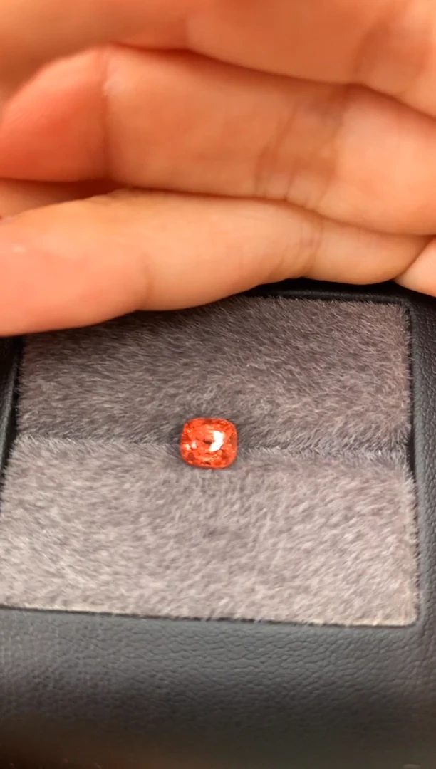 未镶嵌裸石定制尖晶石枕型 橙色调 1.43ct