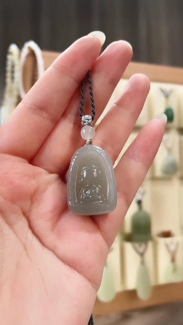 颈饰未镶嵌和田玉烟紫无相佛（侧面有水线）