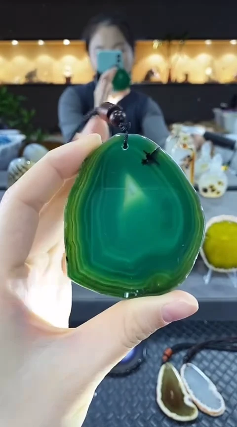 未镶嵌颈饰玛瑙/玉髓彝**妹玛瑙