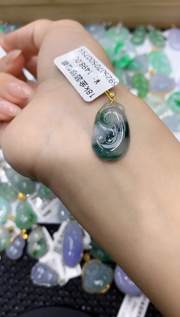 翡翠18K金镶嵌颈饰111111111111