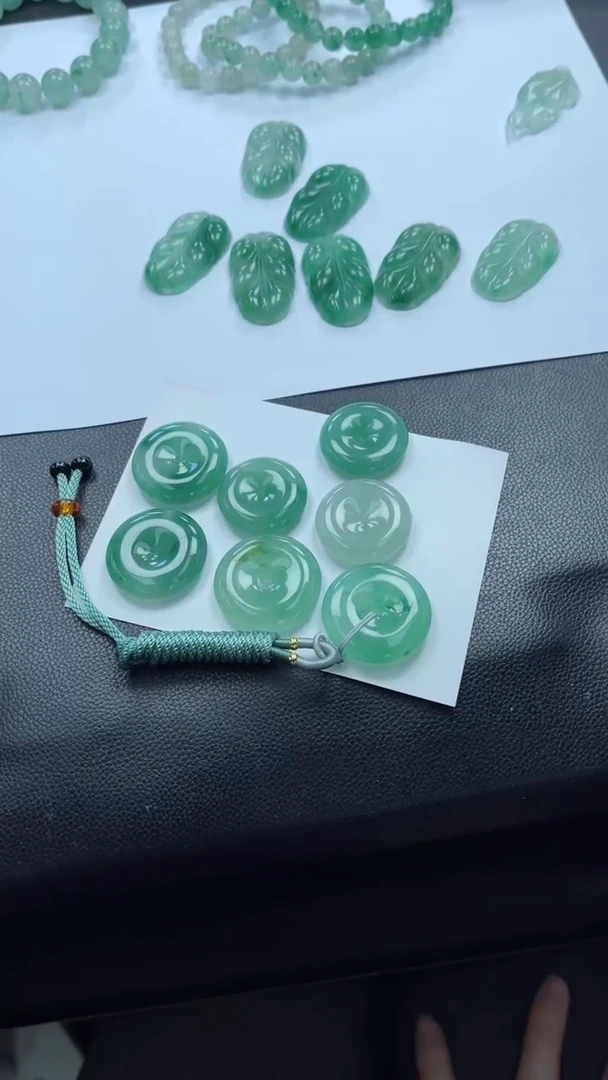 【闪购商品】石英质玉颈饰未镶嵌天然非洲翠平安扣多样性发一件