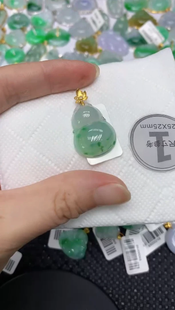 翡翠18K金镶嵌颈饰111111111