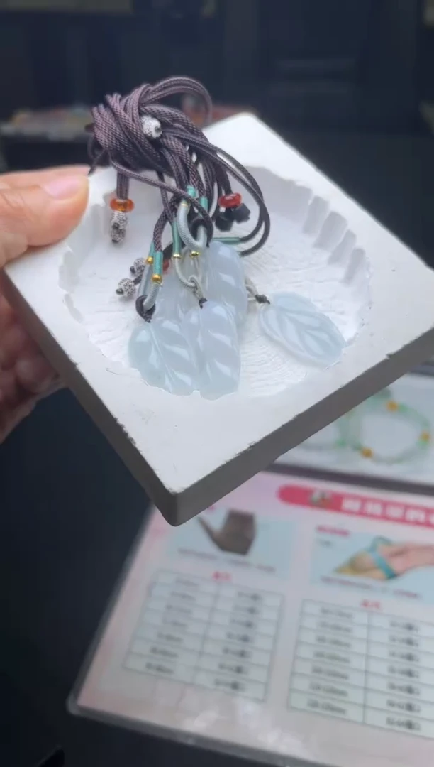 翡翠挂件18K金镶嵌多样性发一件GD040802A50