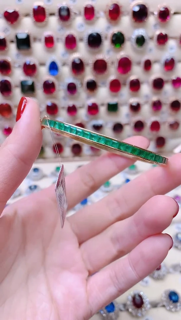 18K金镶嵌手镯祖母绿1