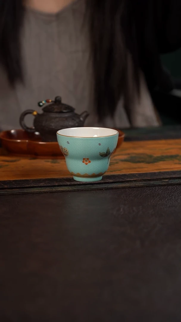 云霞珍藏古彩描金扒花松石绿蝶恋花葫芦杯