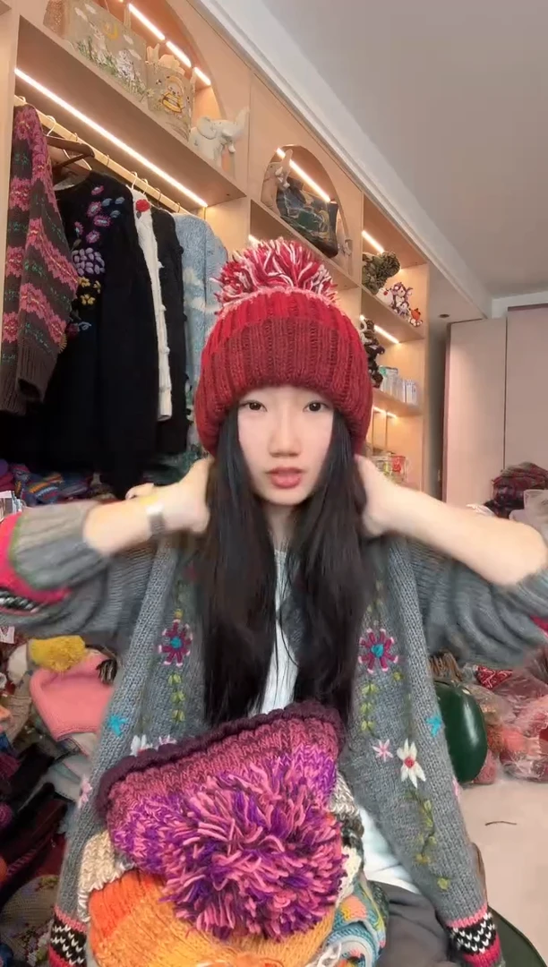 羊毛新年红单球帽