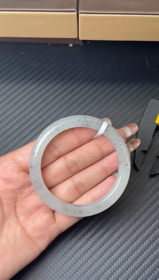 未镶嵌手镯和田玉黑山微色差52jm