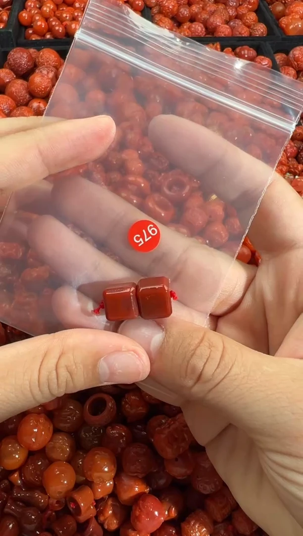 南红玛瑙未镶嵌颈饰1