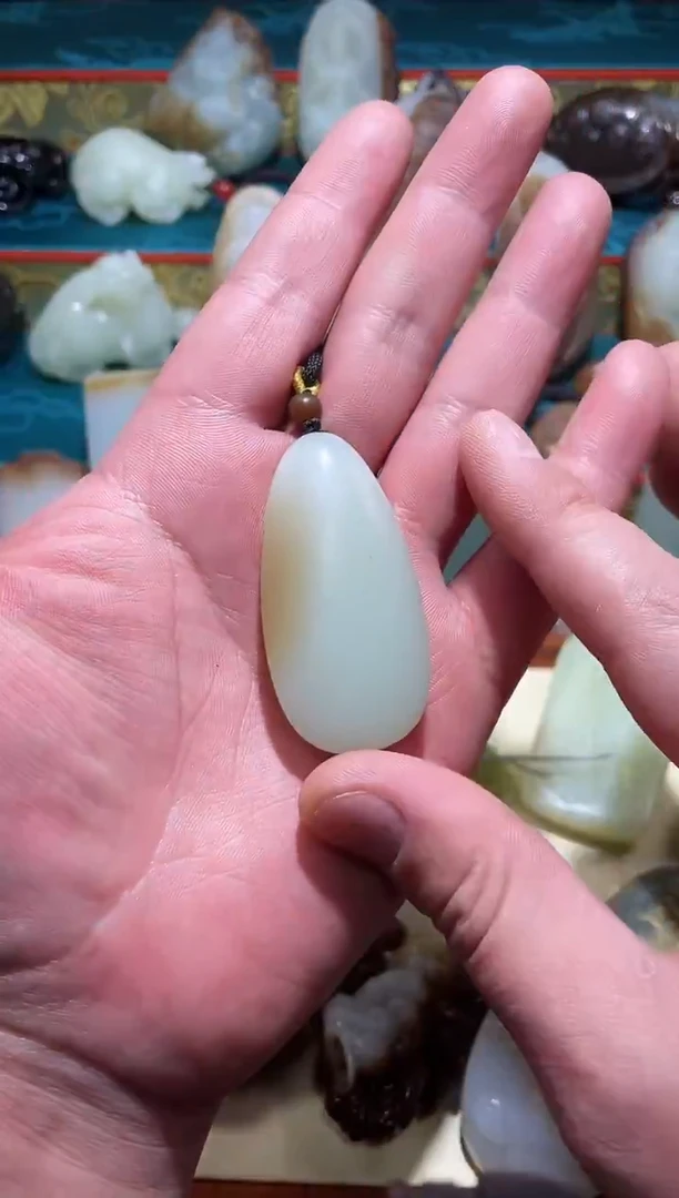 颈饰未镶嵌和田玉新疆且末糖白无事牌
