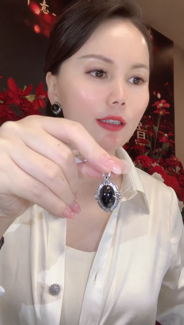 吊坠(不含链)18K金镶嵌翡翠D121