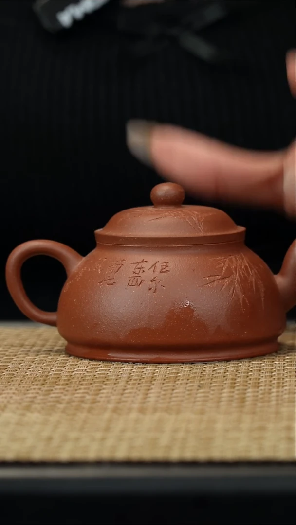 紫砂茶壶降坡刻绘潘壶