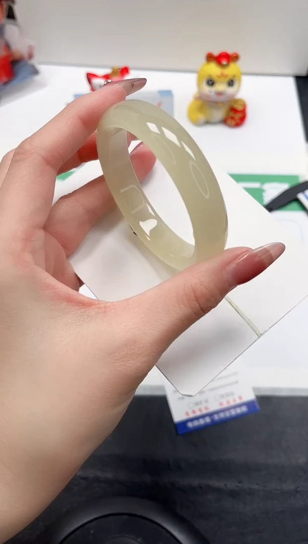 【闪购商品】石英质玉手镯未镶嵌219-56