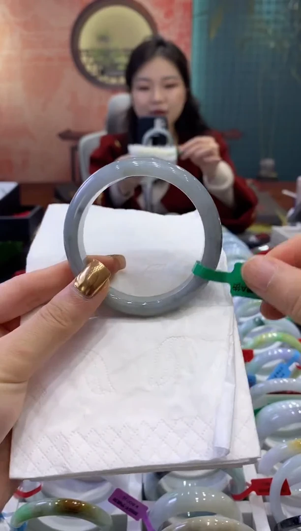 【闪购商品】翡翠手镯未镶嵌多人10832