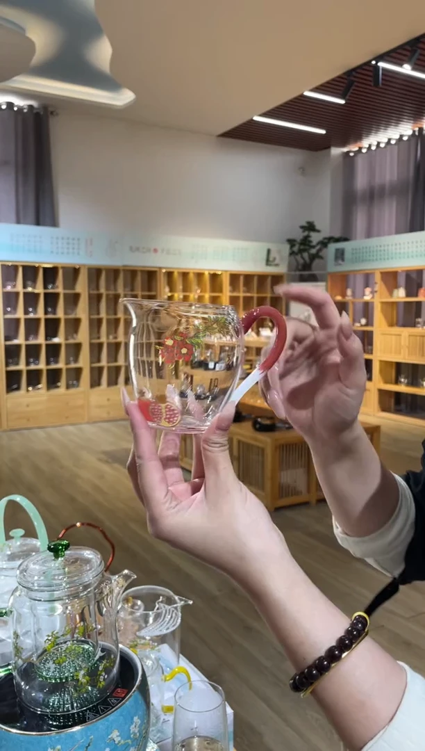 手工艺品玻璃红白把手石榴花草堂公杯